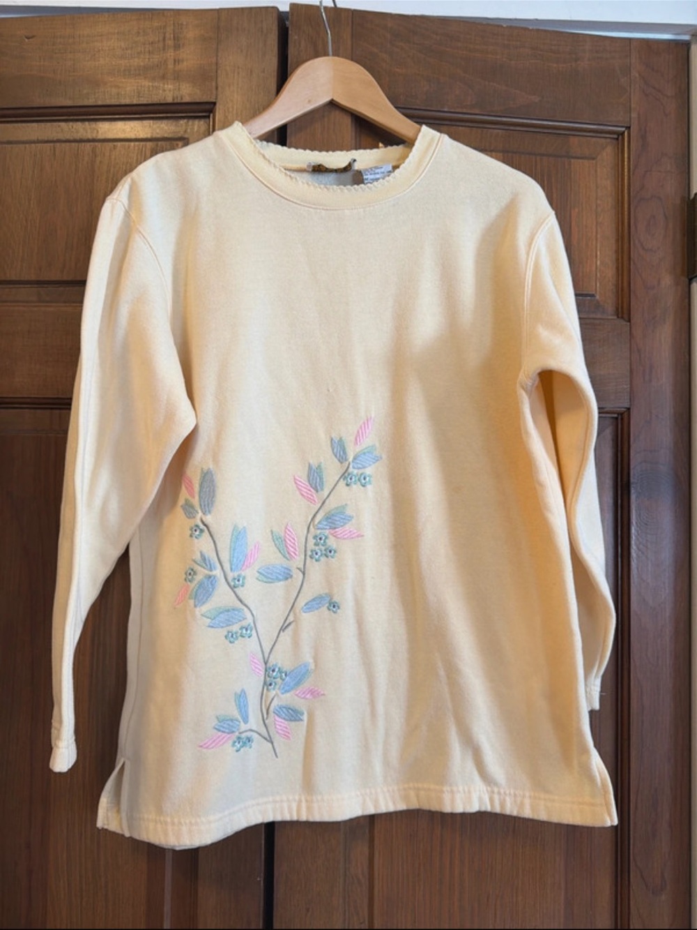 Jackyln Smith Yellow Floral Embroidered Crewneck Women’s Sweater
